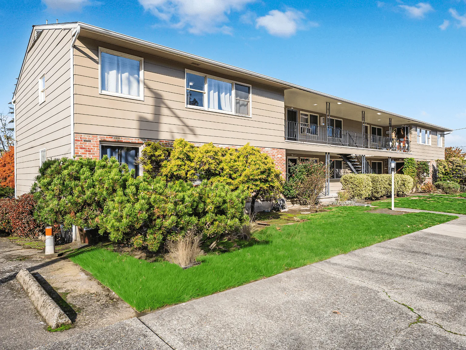Monroe Manor Apartments — Photo 4
