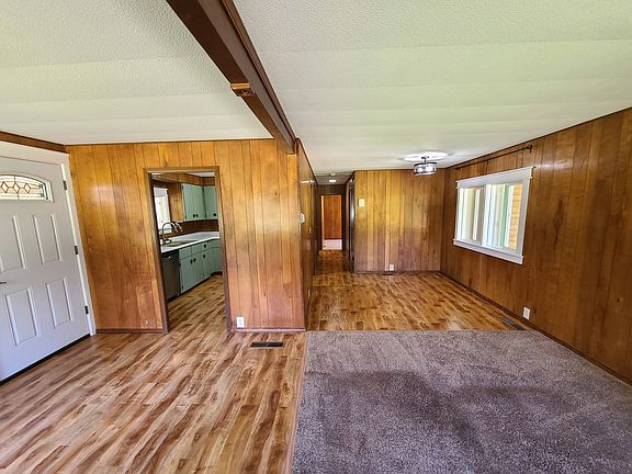 4th image of 437 Larsen Ln