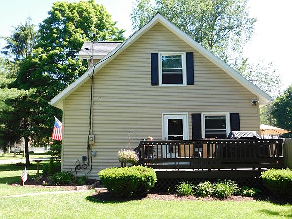3rd image of 107 Lincoln Dr