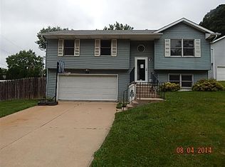 710 17th St, Bettendorf, IA