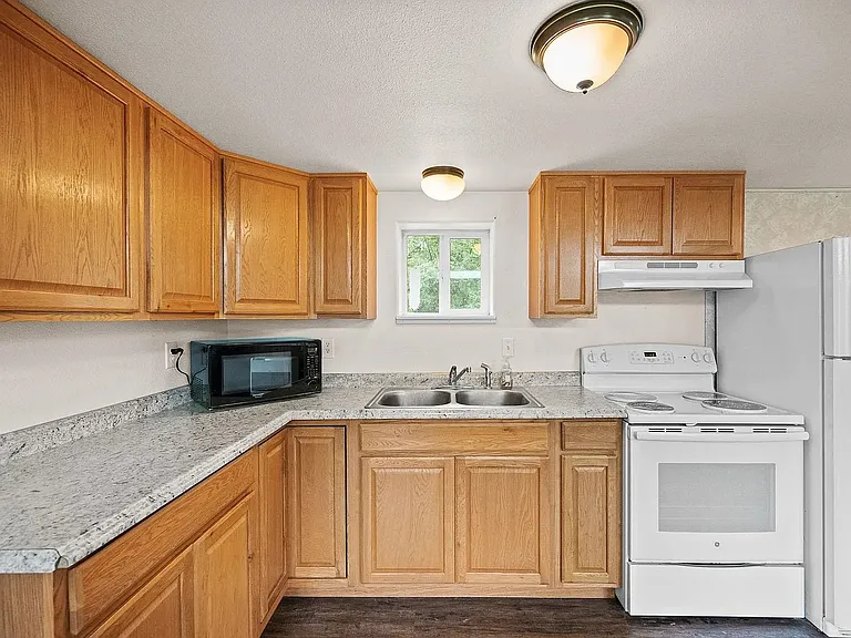 2334 Gunner Ln — Photo 3