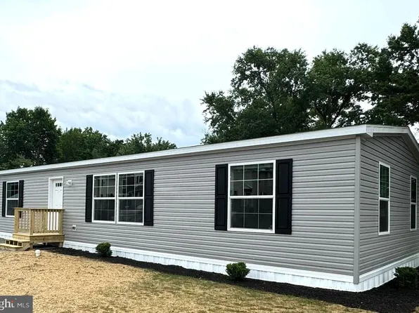 15 S 9th St, Bally, PA 19503