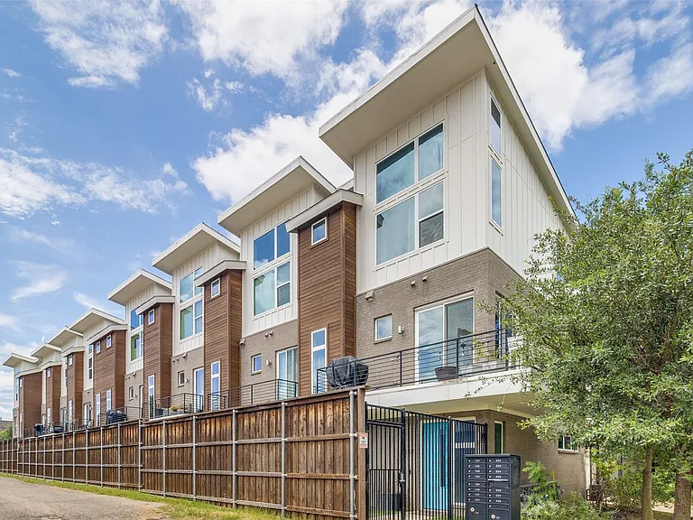 4626 Munger Ave #201 — Photo 1