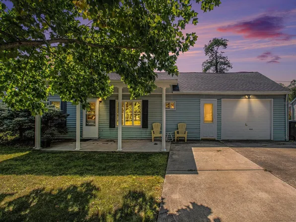 1922 Hartman Dr, South Bend, IN 46617