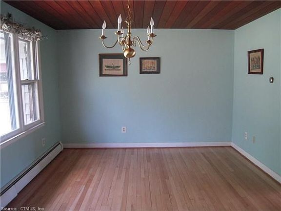 5th image of 12 Green Hill Dr