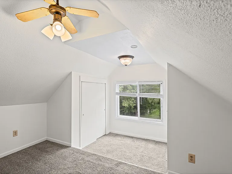 504 Blue Ridge Blvd #B — Photo 20
