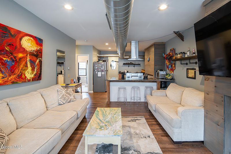 4th image of 2439 5th Avenue