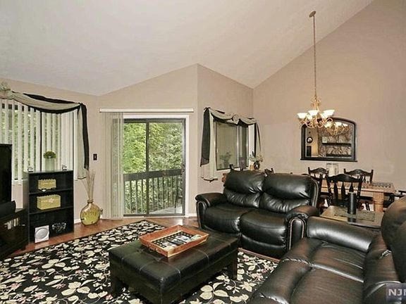 5th image of 286 Redwood Ct #286