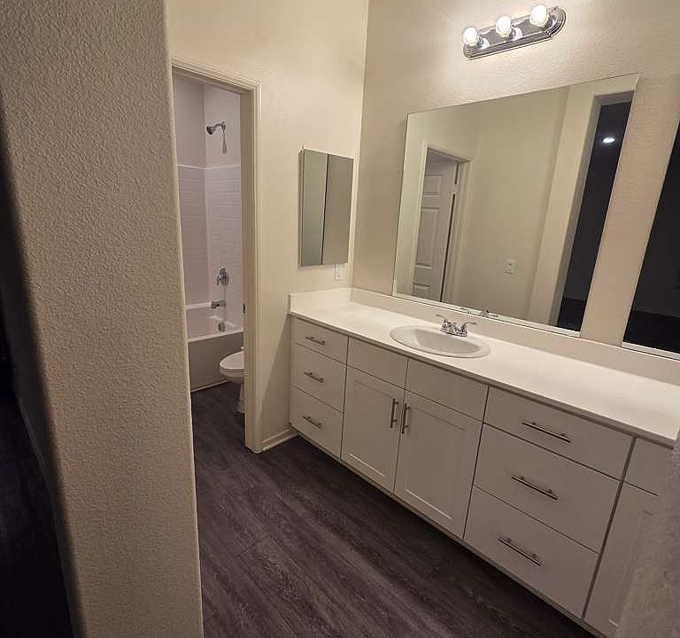 1st image of 782 Anastasia Ct