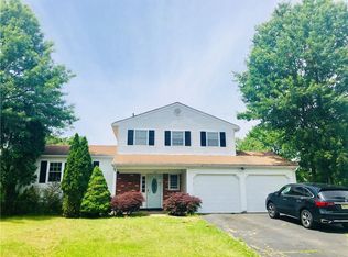 16 Michael Ave, Kendall Park, NJ 08824