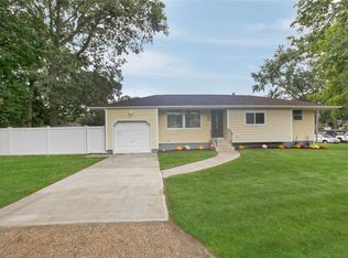 36 King Ave, Selden, NY 11784