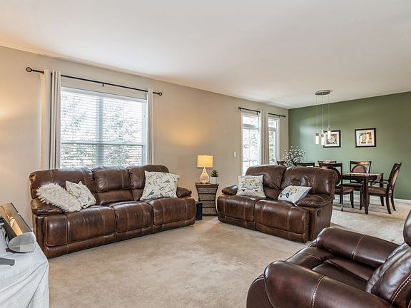 3rd image of 370 Hickory Ln Unit 370