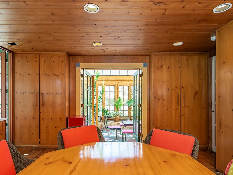 57 Jobs Ln — Photo 8