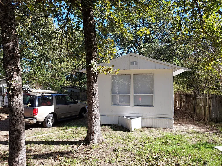 826 Queens Dr — Photo 8