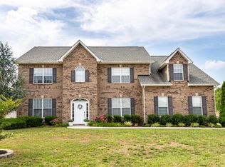 1029 Garnet Hill Dr, Lenoir City, TN 37772