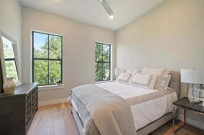 414 Hyde Park Blvd — Photo 14