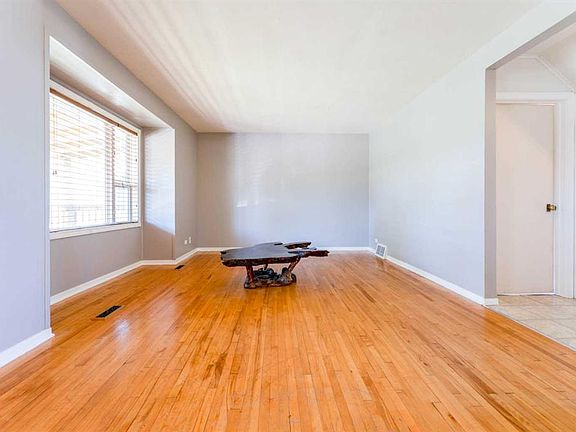 3rd image of 305 1st Ave S