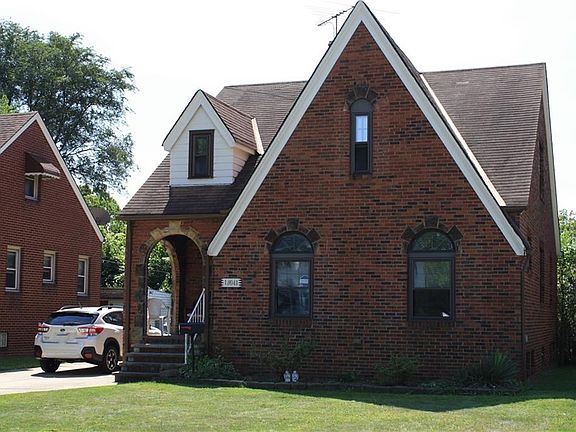 2nd image of 18041 Ponciana Ave