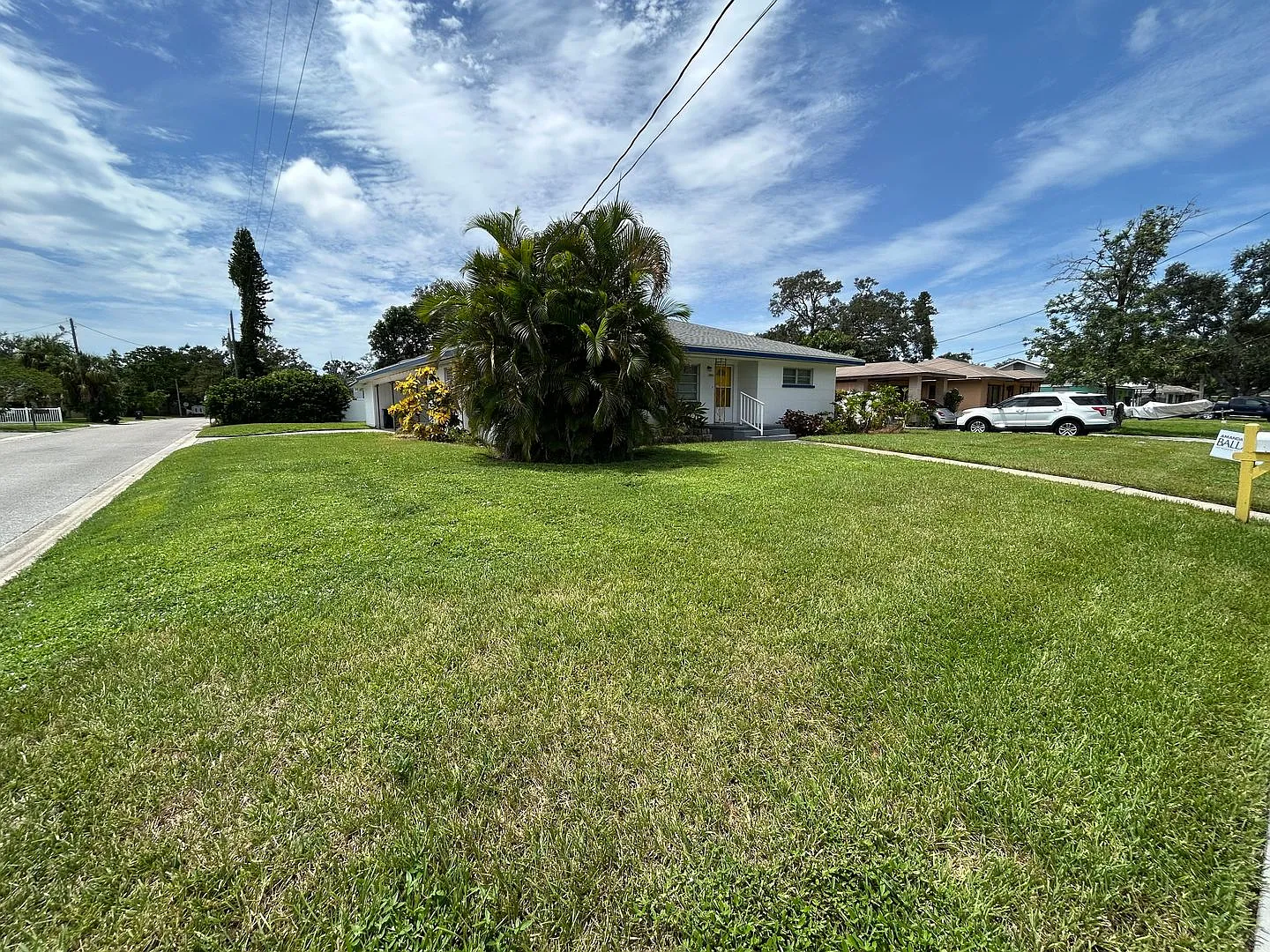 Wonderful 60s Throwback 2/2 on large corner lot with fenced yard — Photo 4