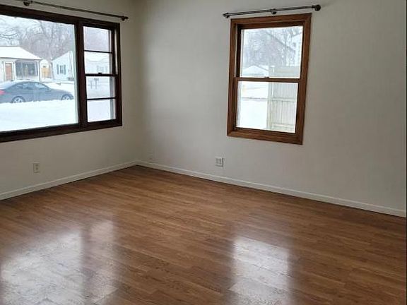 3rd image of 4106 Jewell St