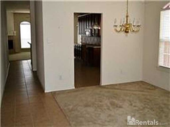 4th image of 2225 Garden Crest Dr