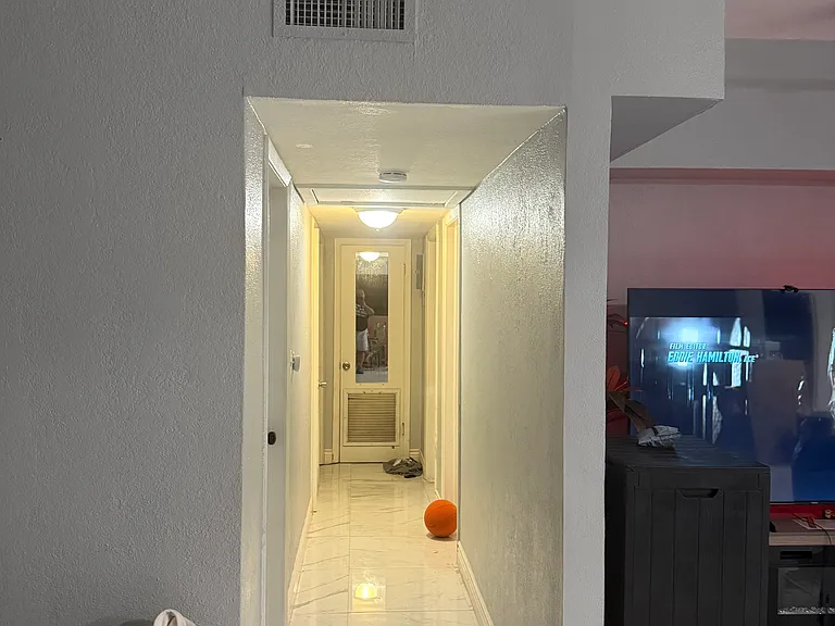 501 Manhattan Dr — Photo 5
