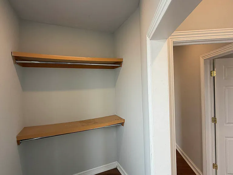 5645 Myrtle Ave #3A — Photo 17