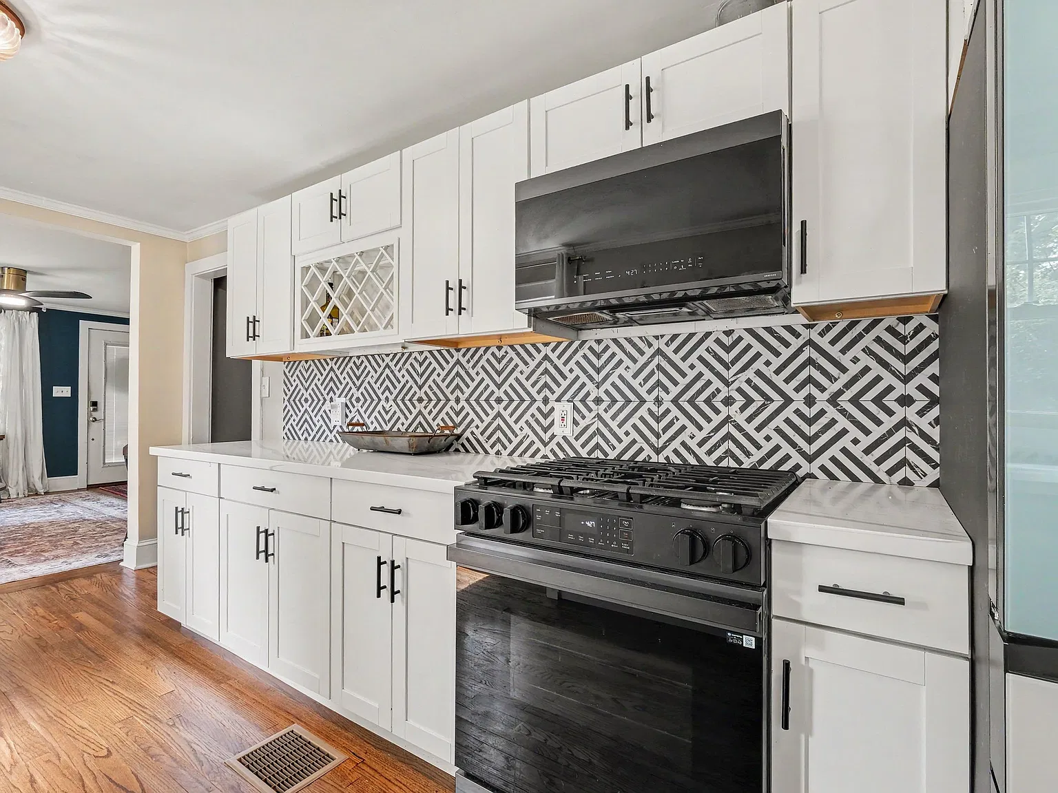 2 bed, 962 sqft, $2,295 — Photo 3