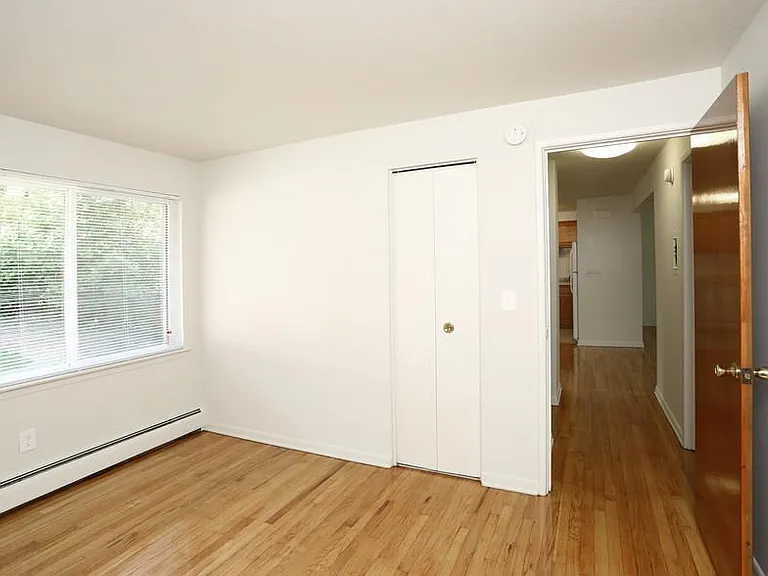 Brookside Gardens Apartments — Photo 12
