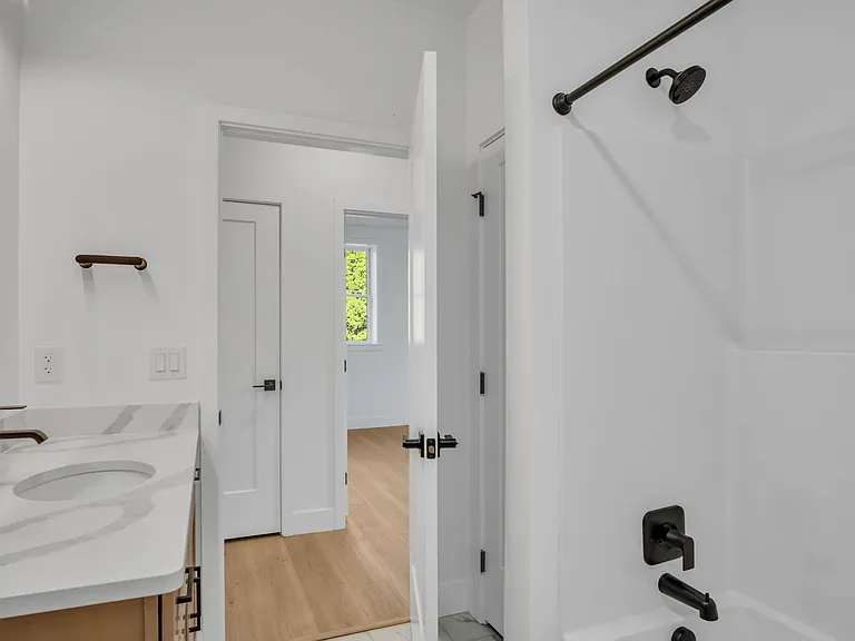 1309 Bridge St #E — Photo 5