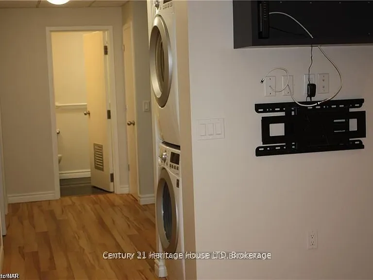 238 Bertie St #2 — Photo 9