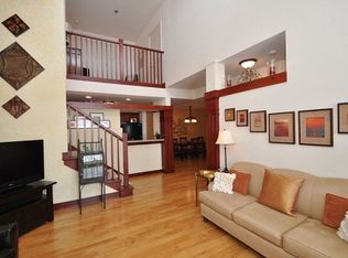 15271 Library Ln, New Berlin, WI 53151