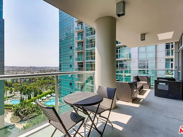 13700 Marina Pointe Dr #1225 — Photo 12