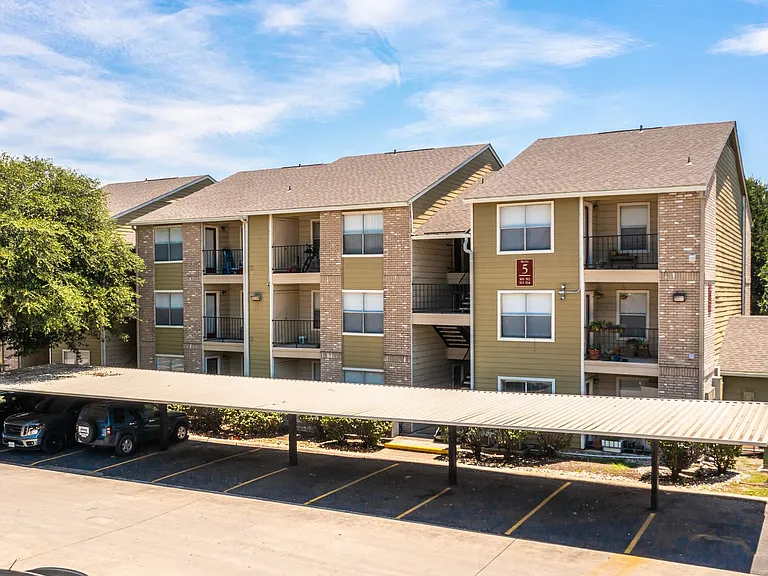 Avalon Apartments — Photo 22