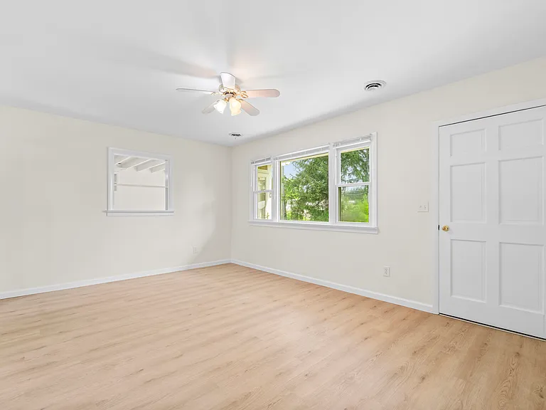 2389 Jefferson Hwy — Photo 3