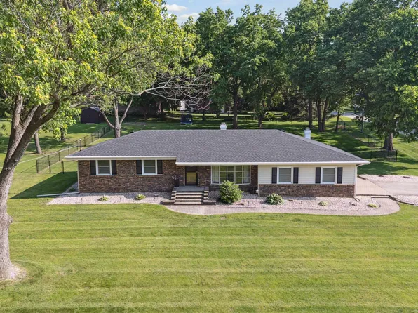 5609 Thompson Dr, Roscoe, IL 61073
