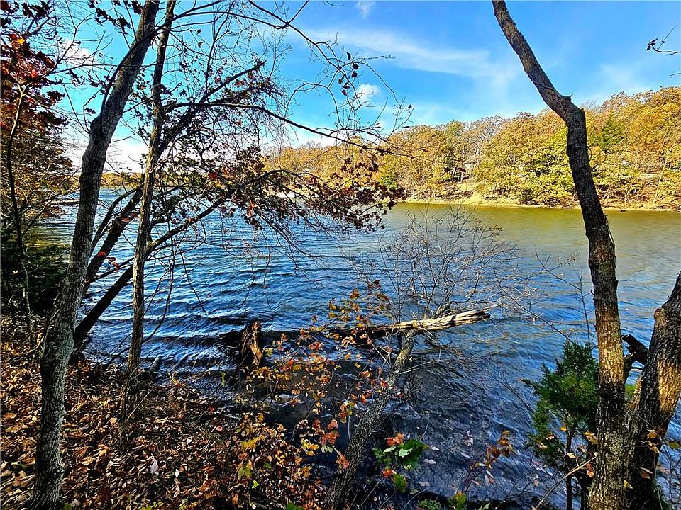 1st image of 218 NE Lakeside Dr