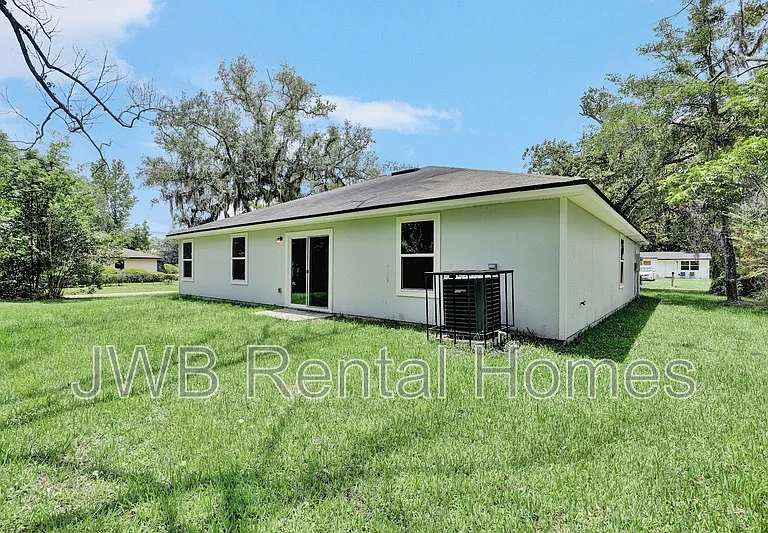 10351 Pinehurst Dr — Photo 16