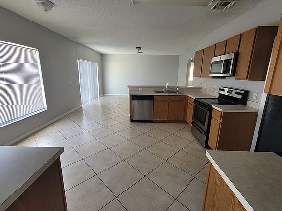 5th image of 319 Alegriano Ct