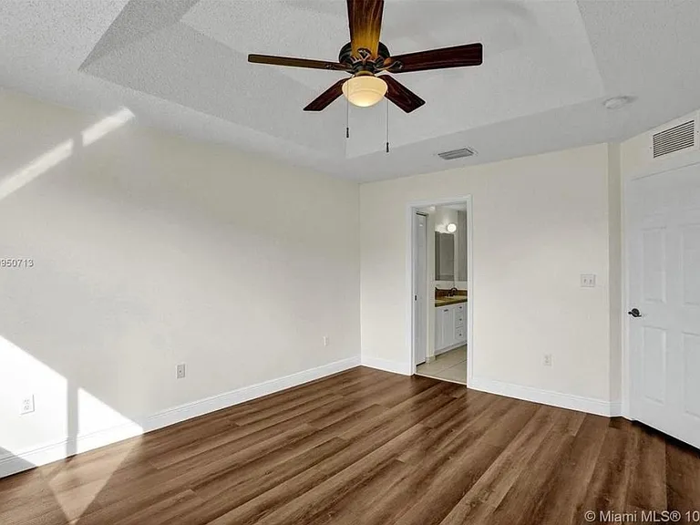 2316 SE 23rd Ter #2316 — Photo 6