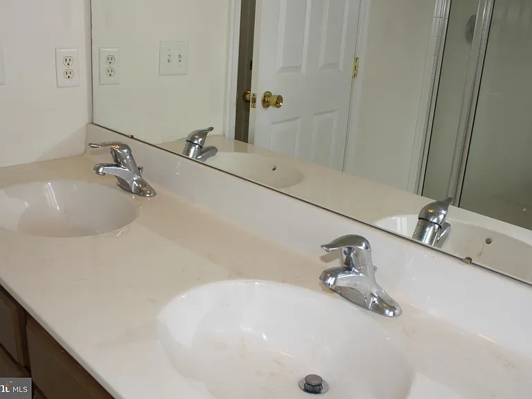 189 Westbrook Dr — Photo 28