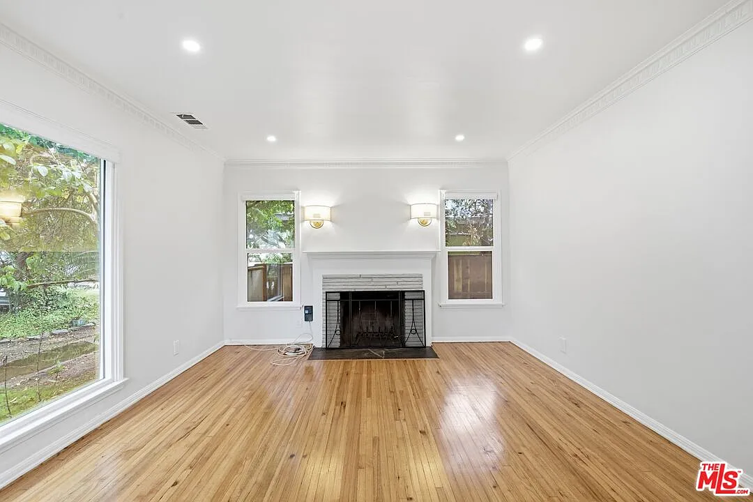 3 bed, 1.5 bath, 1213 sqft, $6,195 — Photo 3