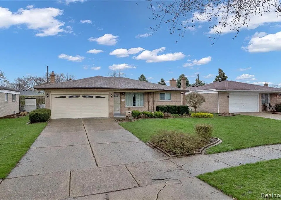 35680 Deville Dr