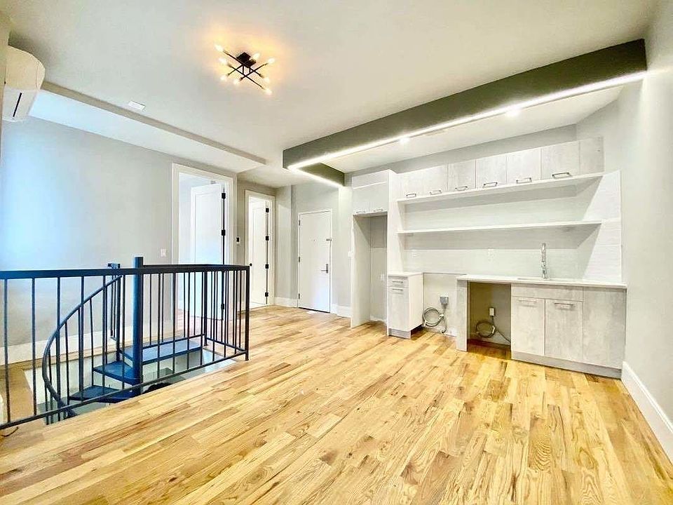 1st image of 245 Sullivan Pl #A4r