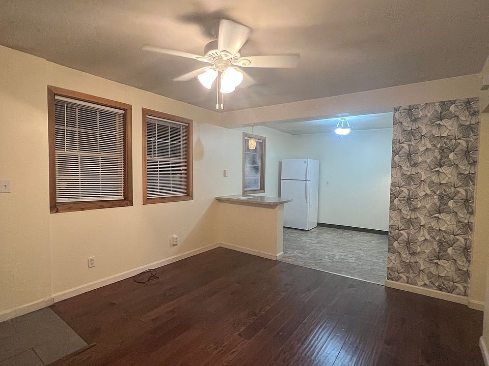 Living Room / Kitchen