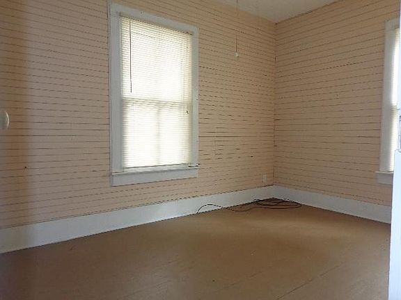 4th image of 141 Sonnett St