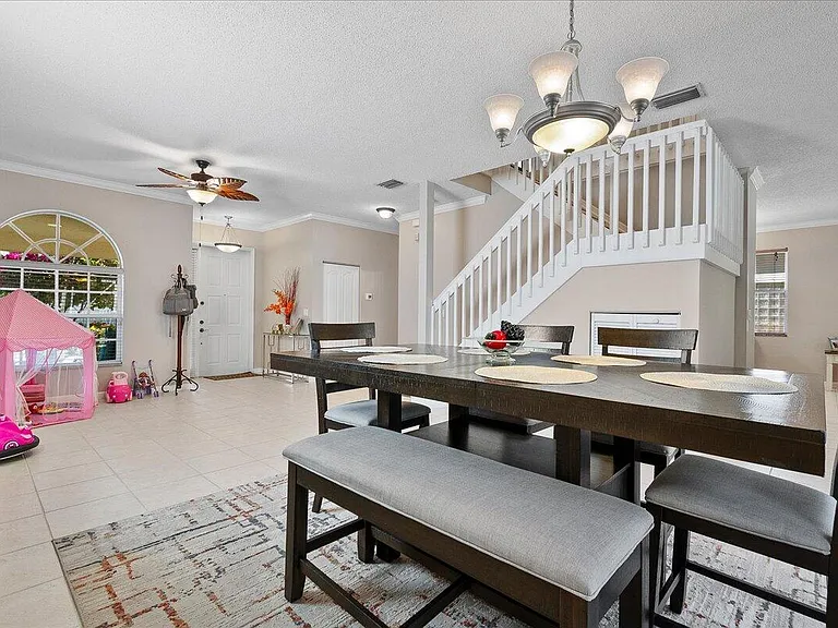 114 Lancaster Way — Photo 5