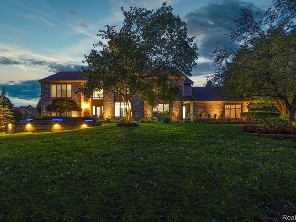 1845 Sutton Place Dr, Troy, MI 48098