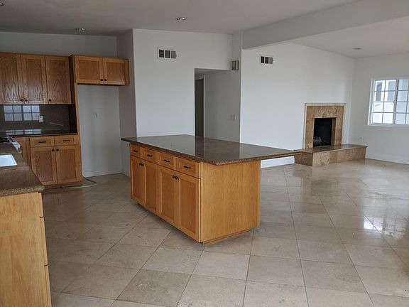 5th image of 3111 Bayview Dr #B