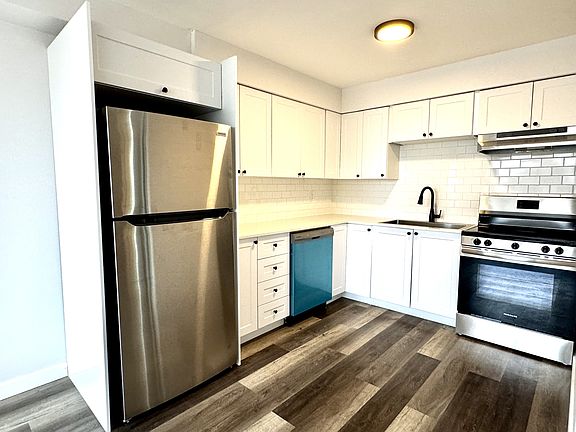 2nd image of 1985 Westcott Rd #305